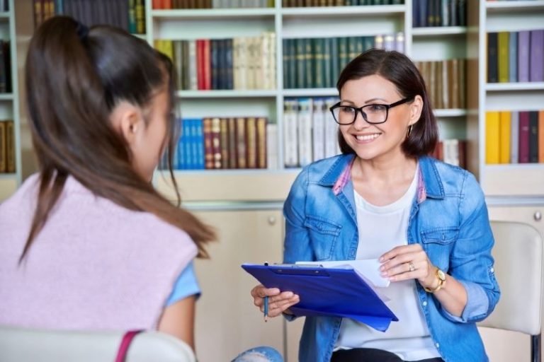 Can a Social Worker Be a Therapist? (Yes! Find Out How)