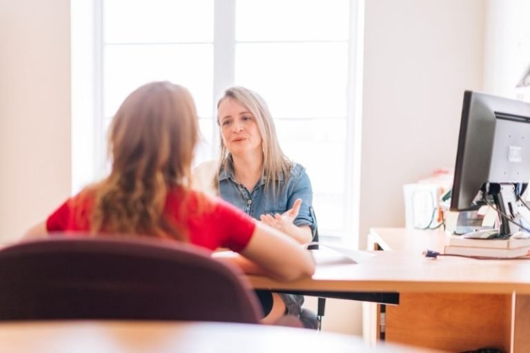 Case Worker vs Social Worker: A Comparison