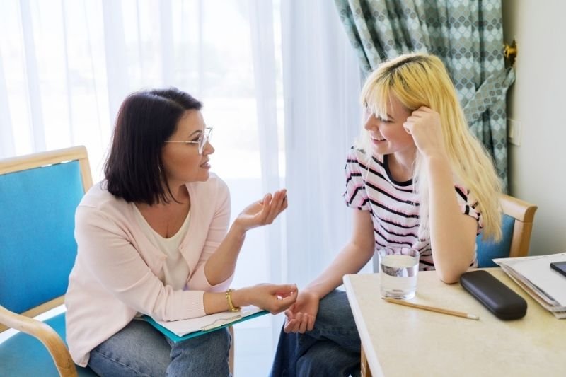 Clinical Social Worker vs Therapist